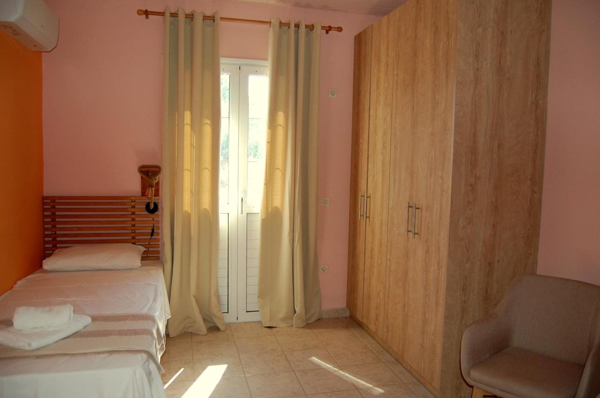 Blue Lagoon Villa Poros  Buitenkant foto